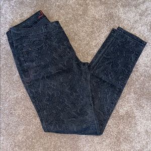 Elle Lace Patterned Jeans.